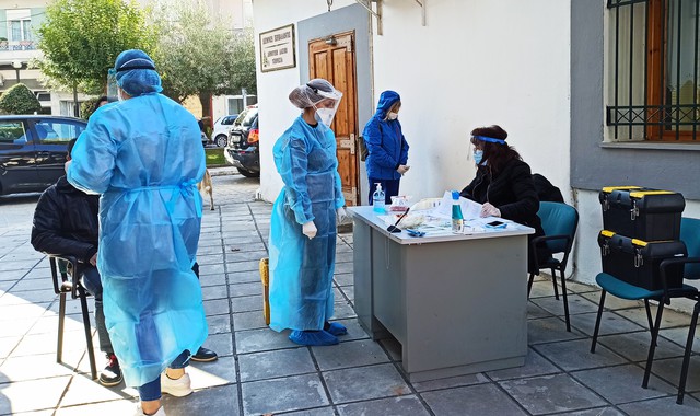 Δωρεάν rapid tests στην Τ.Κ. Ζερβοχωρίου με πρωτοβουλία του Δήμου Νάουσας σε συνεργασία με τον ΕΟΔΥ
